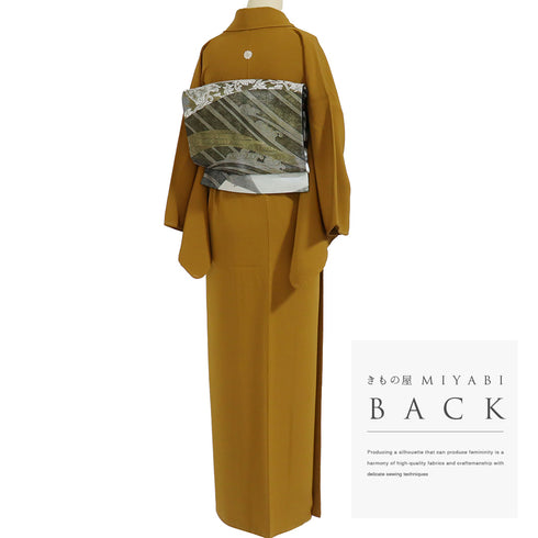 色無地 リサイクル 身丈158.3cm 裄64.4cm 袷 作家物 瑞寶 ブラウン Mサイズ セミフォーマル 一つ紋 しつけ糸 正絹 広衿 地紋なし Sランク