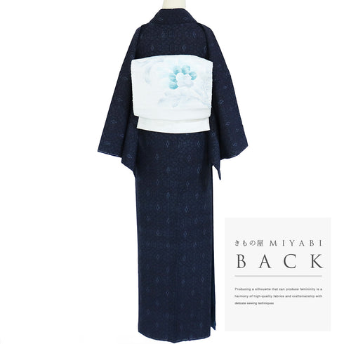 紬 リサイクル 身丈157cm 裄65.2cm 袷 亀甲柄 衿先布付き ネイビー Mサイズ カジュアル お洒落 しつけ糸 正絹 バチ衿 Sランク