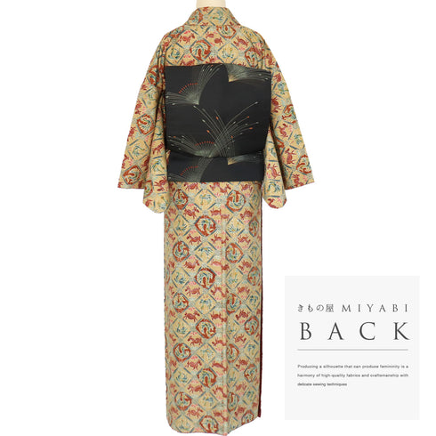 紬 リサイクル 身丈154cm 裄63.8cm 袷 菱形に鳥柄 ベージュ Sサイズ お洒落 カジュアル 正絹 広衿 Sランク