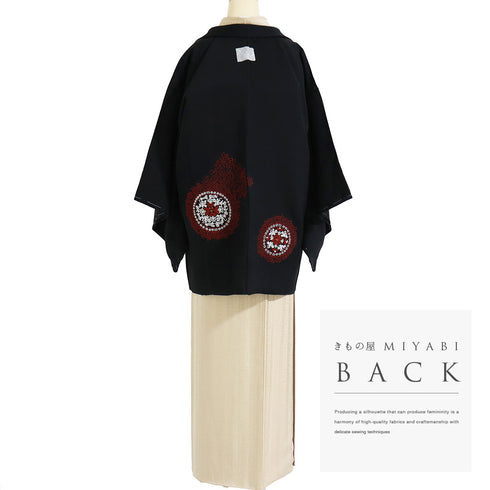 黒羽織 リサイクル 身丈79cm 裄65cm 袷 黒絵羽 相良刺繍 ブラック Mサイズ フォーマル 一つ紋 しつけ糸 正絹 Sランク