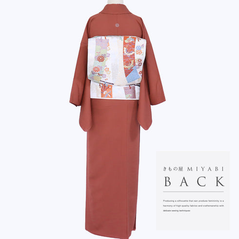 色無地 リサイクル 身丈167.2cm 裄65.6cm 袷 レッド LLサイズ セミフォーマル お洒落 一つ紋 しつけ糸 正絹 広衿 地紋あり Sランク