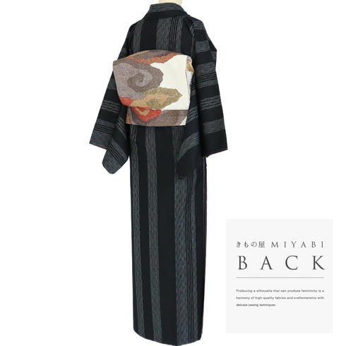 紬 リサイクル 身丈166cm 裄67.2cm 袷 よろけじま柄 三代目市三郎 ブラック LLサイズ お洒落 証紙 しつけ糸 正絹 広衿 Sランク