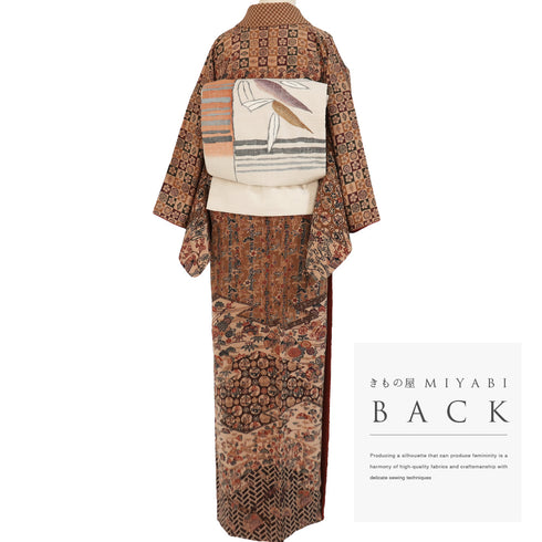 付下げ リサイクル 身丈160.4cm 裄62.8cm 袷 付下げ小紋 型染め 茶道具に松竹梅柄 ブラウン Mサイズ お洒落 正絹 広衿 Sランク