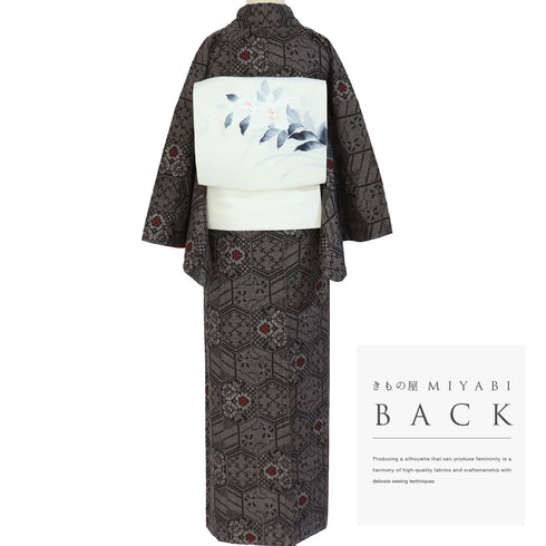 大島紬 リサイクル 身丈162.2cm 裄66cm 袷 デザイン亀甲柄 ブラウン Lサイズ お洒落 カジュアル 証紙 正絹 広衿 Sランク