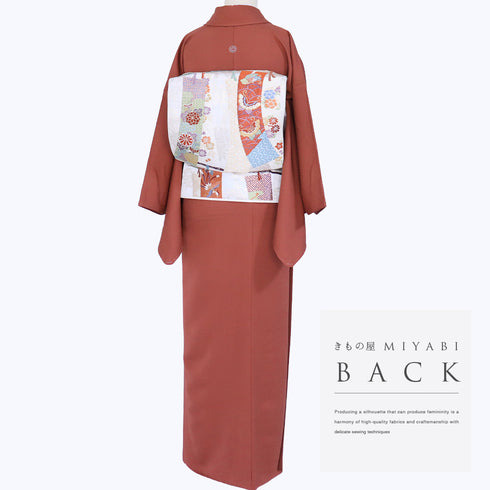 色無地 リサイクル 身丈167.2cm 裄65.6cm 袷 レッド LLサイズ セミフォーマル お洒落 一つ紋 しつけ糸 正絹 広衿 地紋あり Sランク