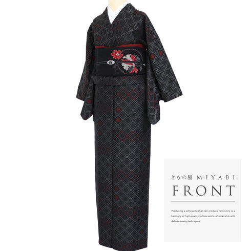 大島紬 リサイクル 身丈160cm 裄63.2cm 袷 斜め格子柄 ブラック Mサイズ カジュアル 証紙 正絹 広衿 Aランク