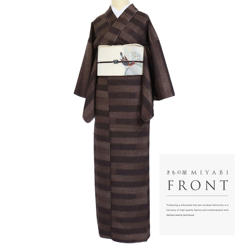 紬 リサイクル 身丈149.7cm 裄63cm 袷 風通織 桐生絞り 横段柄 ブラウン SSサイズ お洒落 しつけ糸 正絹 広衿 Sランク