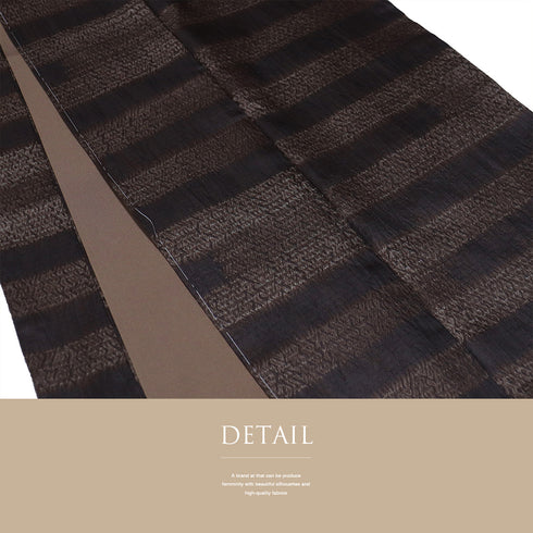 紬 リサイクル 身丈149.7cm 裄63cm 袷 風通織 桐生絞り 横段柄 ブラウン SSサイズ お洒落 しつけ糸 正絹 広衿 Sランク