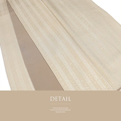 色無地 リサイクル 身丈160.2cm 裄62.8cm 袷 エジプト絵文字風の地紋柄 ベージュ Mサイズ セミフォーマル お洒落 一つ紋 正絹 広衿 地紋あり Sランク