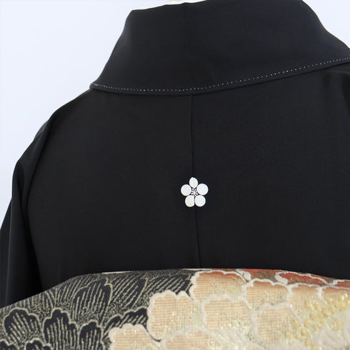 黒留袖 リサイクル 身丈161.3cm 裄66.8cm 袷 唐草柄 刺繍 箔 ブラック Lサイズ 五つ紋 しつけ糸 正絹 広衿 Sランク