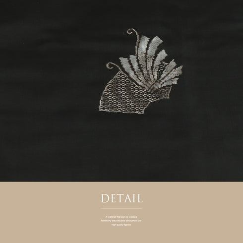 大島紬 リサイクル 身丈163.8cm 裄66.8cm 袷 地紙にデザイン蝶柄 ブラック Lサイズ お洒落 カジュアル 証紙 しつけ糸 正絹 広衿 Sランク