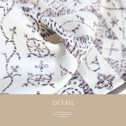 小紋 リサイクル 身丈161.5cm 裄67.6cm 袷 デザイン縦縞柄 地紋 アイボリー Lサイズ お洒落 カジュアル 正絹 広衿 Sランク