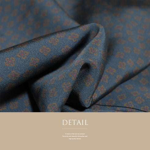 小紋 リサイクル 身丈160cm 裄64.4cm 袷 小花にデザイン縦わく柄 グレー Mサイズ お洒落 カジュアル 正絹 広衿 Sランク