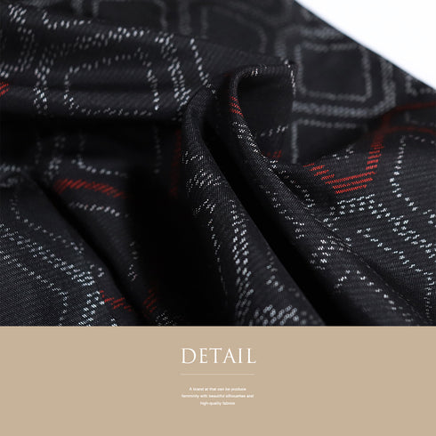 大島紬 リサイクル 身丈160cm 裄63.2cm 袷 斜め格子柄 ブラック Mサイズ カジュアル 証紙 正絹 広衿 Aランク