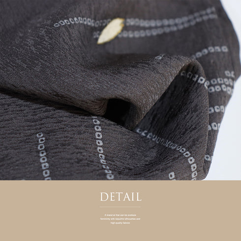 小紋 リサイクル 身丈152.5cm 裄62cm 単衣 鹿子柄に花びら散らし 箔 渡辺雪三郎 グレー Sサイズ お洒落 正絹 広衿 Sランク