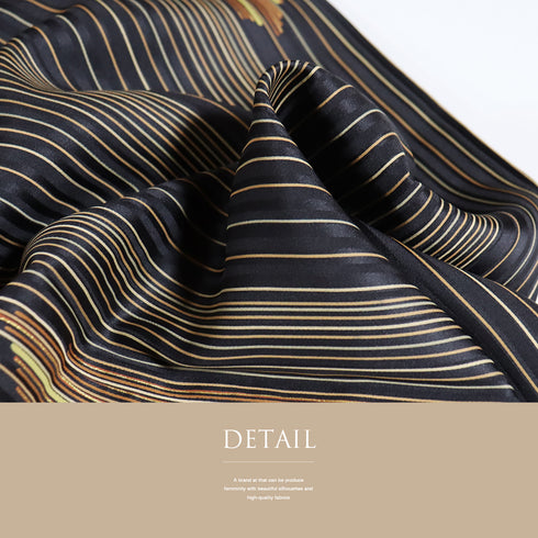 小紋 リサイクル 身丈164cm 裄69.6cm 袷 パールトーン加工 縞模様 矢羽根柄 地紋あり 箔加工 ネイビー Lサイズ お洒落 正絹 広衿 Sランク