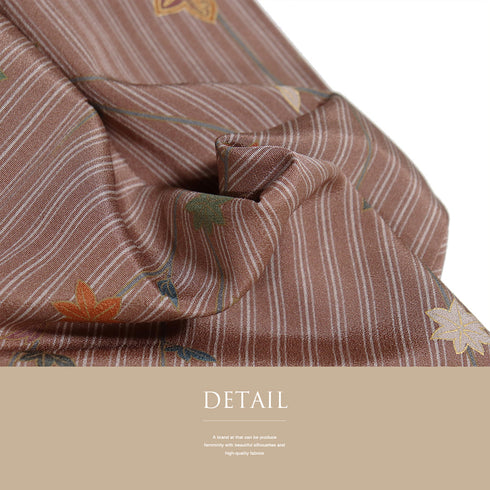 小紋 リサイクル 身丈158.8cm 裄64.4cm 袷 縞に紅葉 箔 ブラウン Mサイズ お洒落 カジュアル しつけ糸 正絹 広衿 Sランク