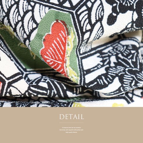 小紋 リサイクル 身丈151.7cm 裄61.2cm 袷 亀甲に松竹梅 アイボリー Sサイズ お洒落 正絹 広衿 Sランク