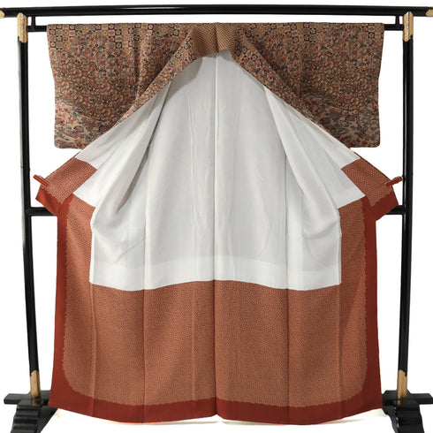 付下げ リサイクル 身丈160.4cm 裄62.8cm 袷 付下げ小紋 型染め 茶道具に松竹梅柄 ブラウン Mサイズ お洒落 正絹 広衿 Sランク