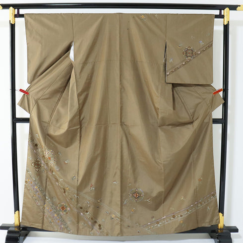 訪問着 リサイクル 身丈159cm 裄65cm 袷 紬 刺繍 華文柄 ゆったり ブラウン Mサイズ お洒落 正絹 広衿 Sランク