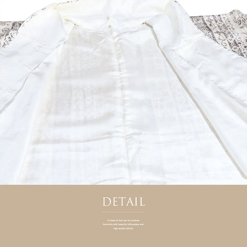 小紋 リサイクル 身丈161.5cm 裄67.6cm 袷 デザイン縦縞柄 地紋 アイボリー Lサイズ お洒落 カジュアル 正絹 広衿 Sランク