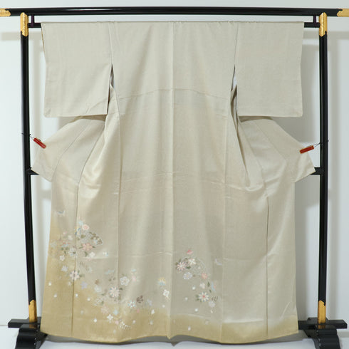 訪問着 リサイクル 身丈159.8cm 裄64.4cm 袷 地紙 草花柄 蝶柄 彩色 汕頭刺繍 ベージュ Mサイズ セミフォーマル お洒落 正絹 広衿 Aランク