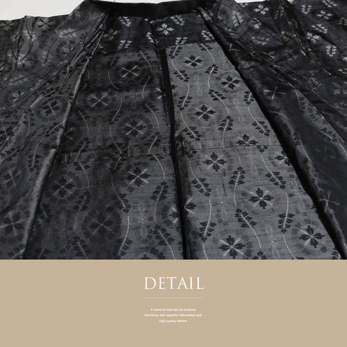 紬 リサイクル 身丈157.5cm 裄63.2cm 単衣 縦枠柄 ブラック Mサイズ お洒落 カジュアル しつけ糸 正絹 広衿 Sランク