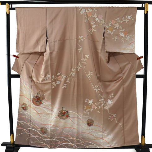 訪問着 リサイクル 身丈157cm 裄64.2cm 袷 雪輪に花模様 刺繍 箔 ブラウン Mサイズ お洒落 セミフォーマル しつけ糸 正絹 広衿 Bランク