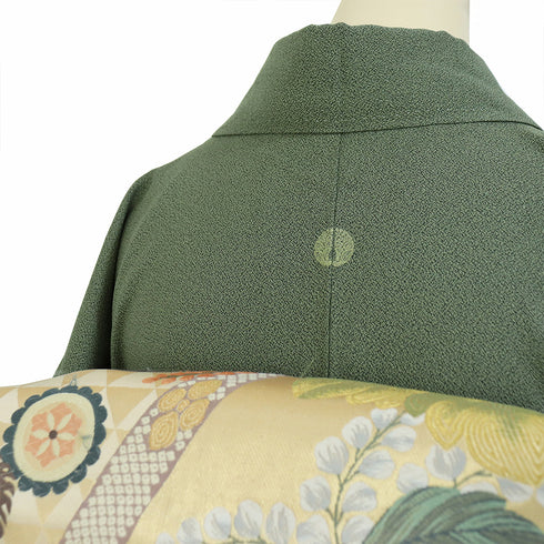 小紋 リサイクル 身丈156.7cm 裄63.4cm 袷 お召し 地紋 グリーン Mサイズ お洒落 セミフォーマル 一つ紋 しつけ糸 正絹 広衿 未使用品