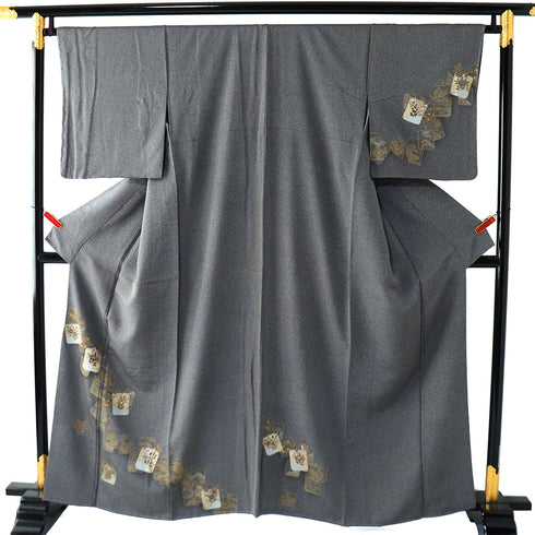 付下げ リサイクル 身丈159.5cm 裄66.4cm 袷 ゆったりサイズ 色紙模様 花柄 刺繍 箔加工 グレー Mサイズ セミフォーマル お洒落 しつけ糸 正絹 広衿 Sランク