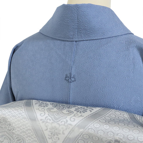 色無地 リサイクル 身丈158.2cm 裄66.4cm 袷 菊にあやめ模様 ブルー Mサイズ セミフォーマル 一つ紋 しつけ糸 正絹 広衿 地紋あり Sランク