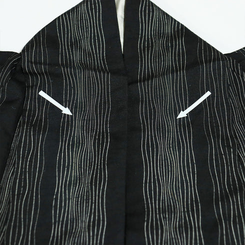 紬 リサイクル 身丈155.8cm 裄64.4cm 単衣 よろけ縞柄 ブラック Mサイズ お洒落 カジュアル 正絹 広衿 Sランク