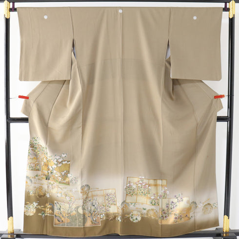 色留袖 リサイクル 身丈155.3cm 裄66.8cm 袷 金彩 花や雪輪に笛柄 ヒヨク付き ブラウン Sサイズ 落款 五つ紋 正絹 広衿 Sランク