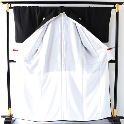 黒留袖 リサイクル 身丈161.3cm 裄66.8cm 袷 唐草柄 刺繍 箔 ブラック Lサイズ 五つ紋 しつけ糸 正絹 広衿 Sランク