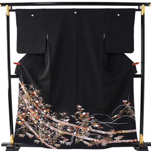 黒留袖 リサイクル 身丈158cm 裄64.4cm 袷 金駒刺繍 紅葉柄 パールトーン加工 ブラック Mサイズ 五つ紋 正絹 広衿 Sランク