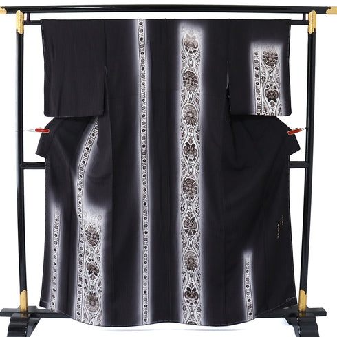 訪問着 リサイクル 身丈158.5cm 裄62.2cm 袷 立涌に唐花模様 地紋 長居賢珠 ブラック Mサイズ お洒落 落款 しつけ糸 正絹 広衿 未使用品