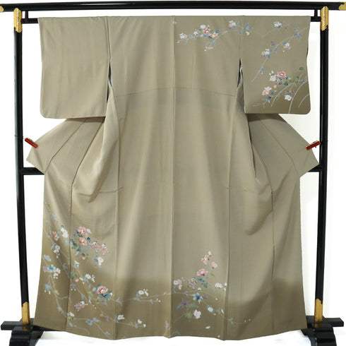 訪問着 リサイクル 身丈159cm 裄64.2cm 袷 椿や童模様 ミシン刺繍 ベージュ Mサイズ フォーマル セミフォーマル 一つ紋 正絹 広衿 Sランク