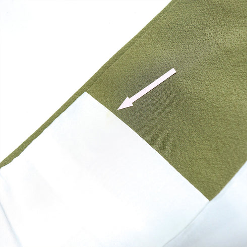 色無地 リサイクル 身丈156.5cm 裄62.6cm 袷 グリーン Mサイズ セミフォーマル 一つ紋 しつけ糸 正絹 広衿 地紋なし Aランク