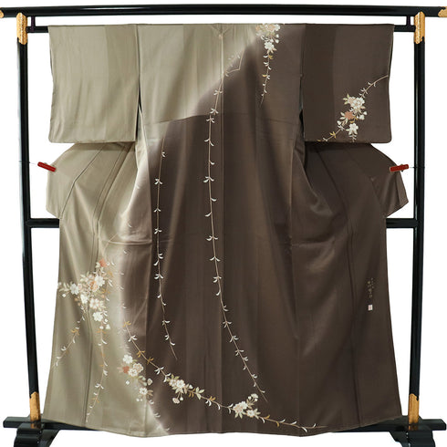 訪問着 リサイクル 身丈156.5cm 裄62.8cm 袷 枝垂れ花柄 十二代目 市川団十郎 刺繍 箔 ブラウン Mサイズ セミフォーマル 落款 一つ紋 しつけ糸 正絹 広衿 Sランク