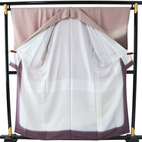 付下げ リサイクル 身丈156.8cm 裄66cm 袷 紬 横縞模様 染め パールトーン加工 ピンク Mサイズ お洒落 カジュアル 正絹 広衿 Aランク