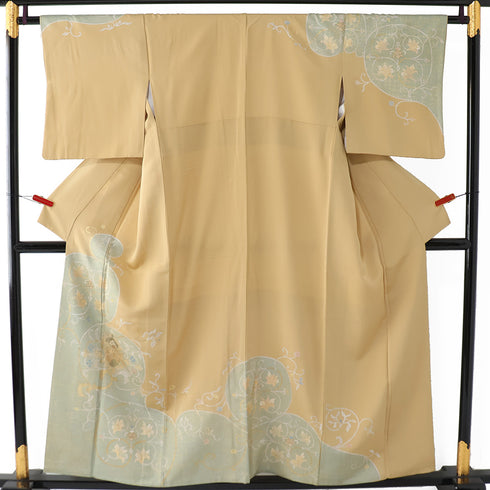 訪問着 リサイクル 身丈154.3cm 裄64cm 袷 デザイン唐草模様 華紋 箔加工 金彩加工 パールトーン加工 ベージュ Sサイズ セミフォーマル お洒落 正絹 広衿 Aランク