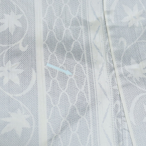 紬 リサイクル 身丈158.5cm 裄67.2cm 単衣 紬柄プリント 花唐草 平織生地 後身頃居敷当て ゆったりサイズ ホワイト Mサイズ お洒落 カジュアル ポリエステル 広衿 Sランク