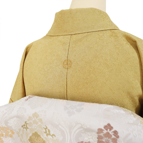 色無地 リサイクル 身丈159cm 裄63.4cm 袷 イエロー Mサイズ フォーマル お洒落 落款 一つ紋 正絹 広衿 地紋あり Sランク