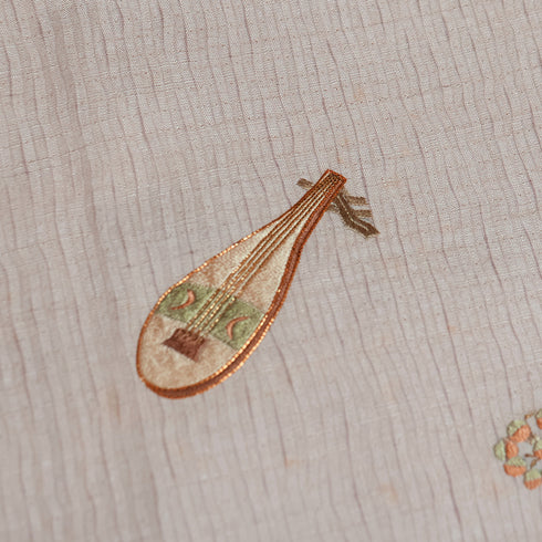 付下げ リサイクル 身丈157.8cm 裄60.6cm 袷 和楽器柄 杢目絞り 刺繍 ピンク Mサイズ お洒落 正絹 広衿 Aランク