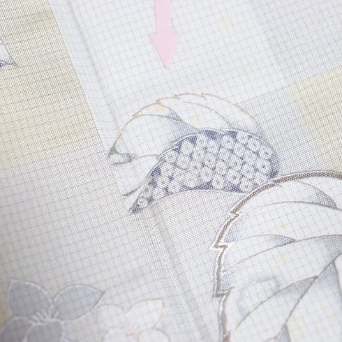 紬 リサイクル 身丈153.8cm 裄63.2cm 袷 市松に葉や小花柄 箔 ベージュ Sサイズ お洒落 カジュアル 正絹 広衿 Sランク