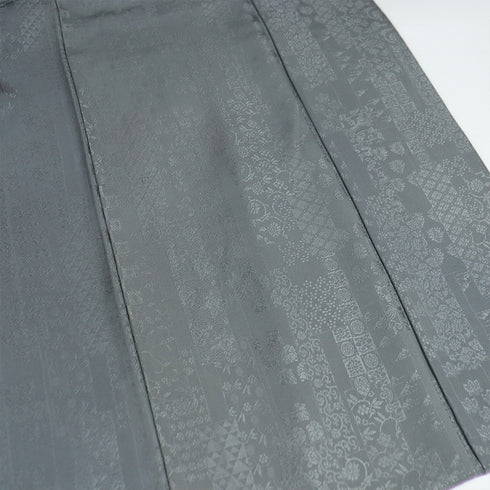 色無地 リサイクル 身丈165cm 裄68cm 袷 短冊寄柄 グレー Lサイズ セミフォーマル お洒落 一つ紋 正絹 広衿 地紋あり Aランク