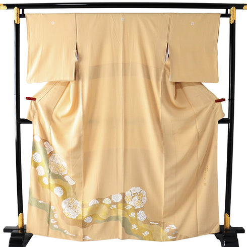 色留袖 リサイクル 身丈161.5cm 裄65.6cm 袷 本金箔 雲上花の宴 金駒刺繍 パールトーン加工済 ベージュ Lサイズ 落款 三つ紋 正絹 広衿 Aランク