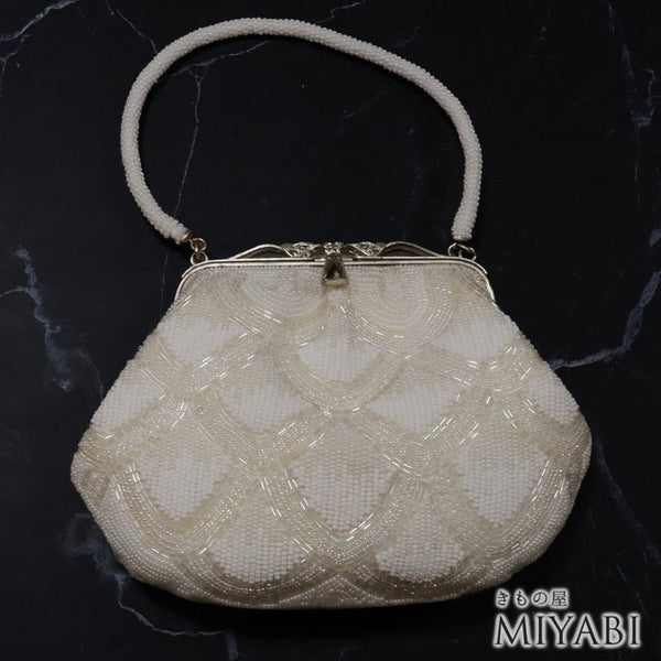ビーズバック オフホワイト うろこ柄 お洒落 カジュアル 横幅19.5cm 高さ14cm マチ4.5cm Aランク 和装小物 ZO-91