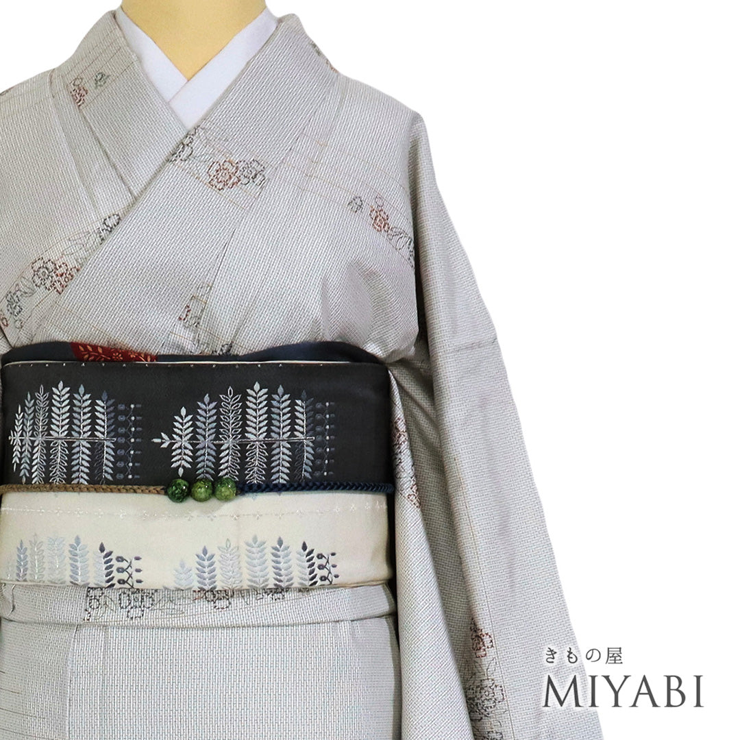 リサイクル着物 紬 袷 身丈171cm 裄69.6cm ゆったり 小花柄 刺繍