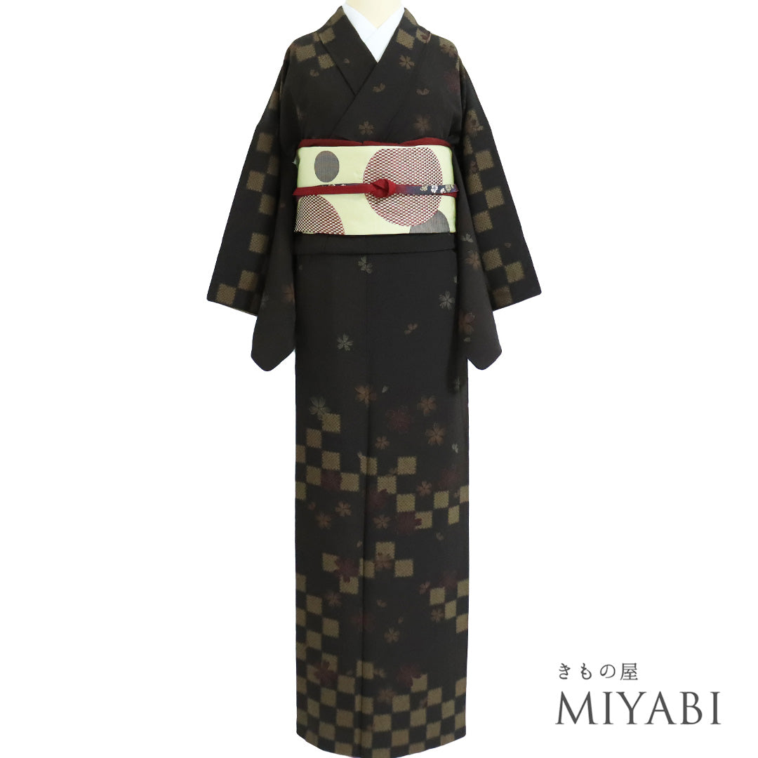 徳2257お年玉｛正絹☆紋付☆袷付下げ｝☆笹竜胆.紋☆ボルドー色地☆手描き染*手刺繍の花☆丈160 正絹 付け下げの通販